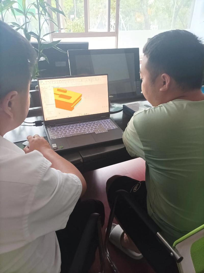 点亮技能之光 东莞塘厦华清电脑培训学校助力职场梦想启航